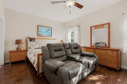 House in Palm Bay, Florida 3 bedrooms, 172.8 sq.m. № 2427520 - photo 18
