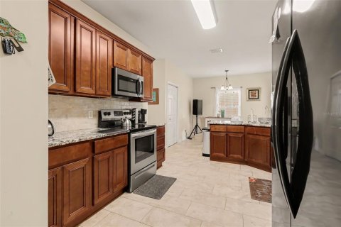 House in Palm Bay, Florida 3 bedrooms, 172.8 sq.m. № 2427520 - photo 11