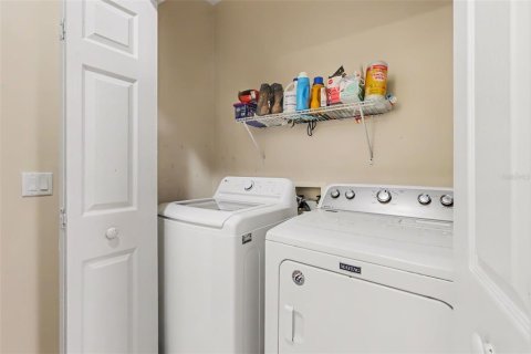 House in Palm Bay, Florida 3 bedrooms, 172.8 sq.m. № 2427520 - photo 25
