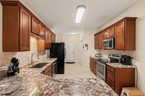 House in Palm Bay, Florida 3 bedrooms, 172.8 sq.m. № 2427520 - photo 13