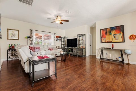 House in Palm Bay, Florida 3 bedrooms, 172.8 sq.m. № 2427520 - photo 5