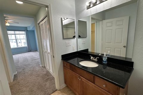 Condo in Tampa, Florida, 2 bedrooms  № 2208544 - photo 16