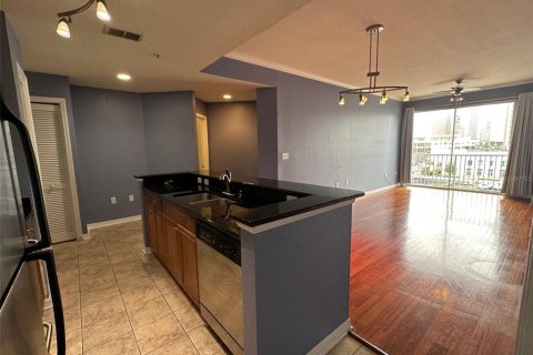 Condo in Tampa, Florida, 2 bedrooms  № 2208544 - photo 7
