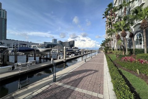 Condo in Tampa, Florida, 2 bedrooms  № 2208544 - photo 25