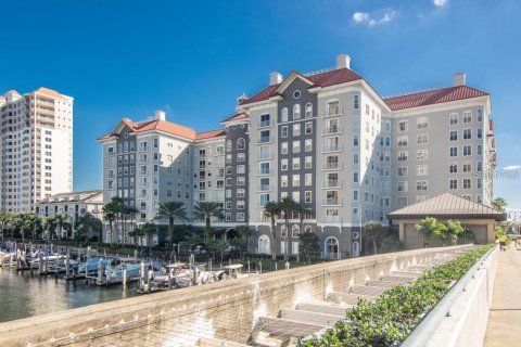 Condo in Tampa, Florida, 2 bedrooms  № 2208544 - photo 2