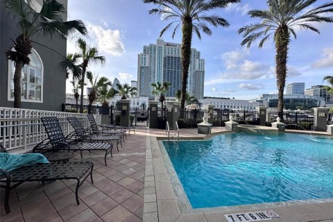 Condo in Tampa, Florida, 2 bedrooms  № 2208544 - photo 22