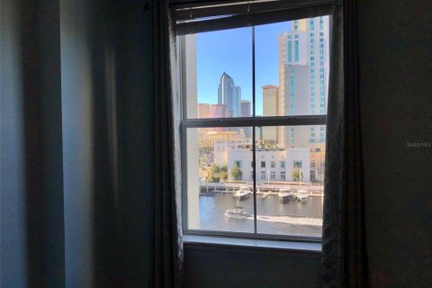 Condo in Tampa, Florida, 2 bedrooms  № 2208544 - photo 18
