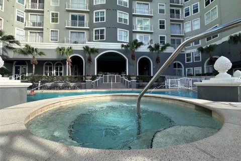 Condo in Tampa, Florida, 2 bedrooms  № 2208544 - photo 23