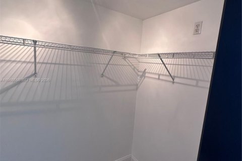 Condominio en alquiler en Miami, Florida, 1 dormitorio, 66.33 m2 № 2031604 - foto 12