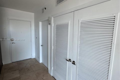 Condominio en alquiler en Miami, Florida, 1 dormitorio, 66.33 m2 № 2031604 - foto 16