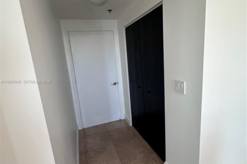 Condominio en alquiler en Miami, Florida, 1 dormitorio, 66.33 m2 № 2031604 - foto 13