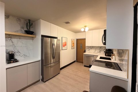 House in Plantation, Florida 4 bedrooms, 150.97 sq.m. № 2080840 - photo 16