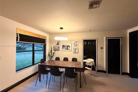 House in Plantation, Florida 4 bedrooms, 150.97 sq.m. № 2080840 - photo 14
