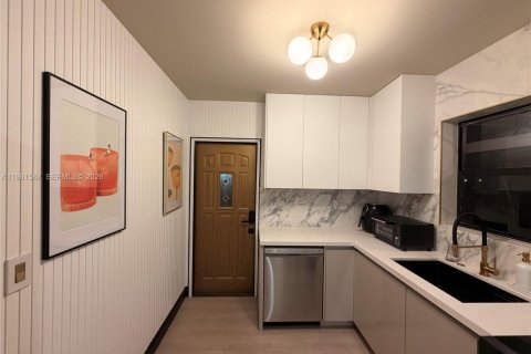 House in Plantation, Florida 4 bedrooms, 150.97 sq.m. № 2080840 - photo 17