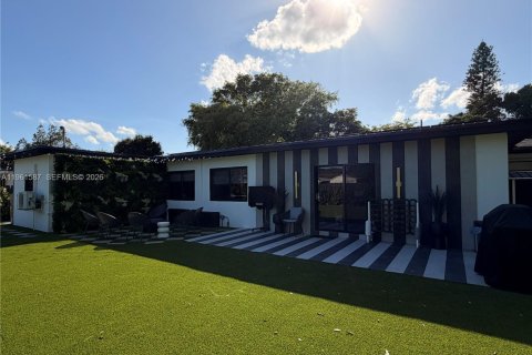 House in Plantation, Florida 4 bedrooms, 150.97 sq.m. № 2080840 - photo 24