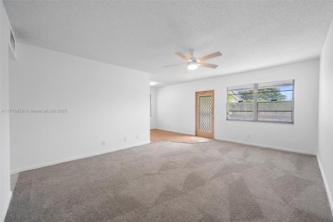 Copropriété à vendre à Deerfield Beach, Floride: 2 chambres, 76.18 m2 № 2027186 - photo 8