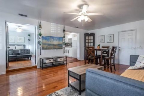 Villa ou maison à vendre à Orlando, Floride: 7 chambres, 266.26 m2 № 2130462 - photo 8