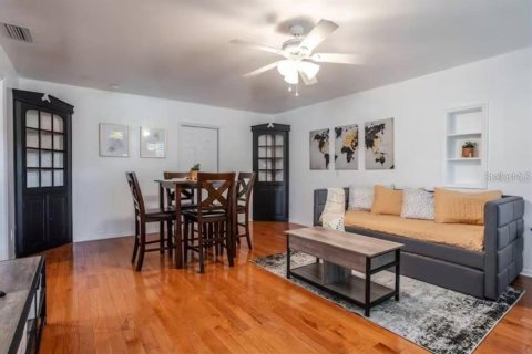 Villa ou maison à vendre à Orlando, Floride: 7 chambres, 266.26 m2 № 2130462 - photo 7