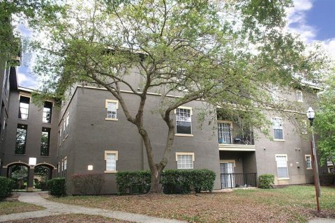 Condominio en venta en Lake Mary, Florida, 1 dormitorio, 86.86 m2 № 1608420 - foto 1