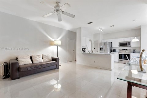 Casa en venta en Weston, Florida, 4 dormitorios, 194.26 m2 № 1983944 - foto 10