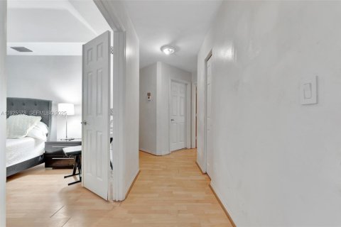 Casa en venta en Weston, Florida, 4 dormitorios, 194.26 m2 № 1983944 - foto 11