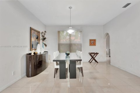 Casa en venta en Weston, Florida, 4 dormitorios, 194.26 m2 № 1983944 - foto 5