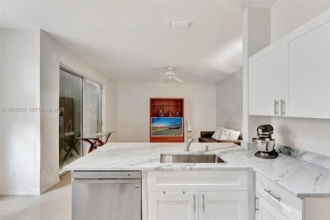 Casa en venta en Weston, Florida, 4 dormitorios, 194.26 m2 № 1983944 - foto 8