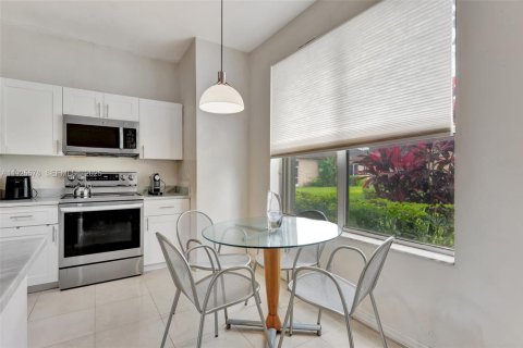 Casa en venta en Weston, Florida, 4 dormitorios, 194.26 m2 № 1983944 - foto 9