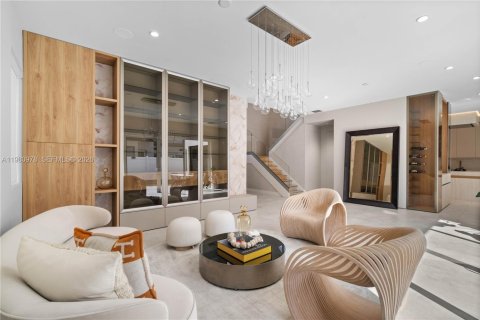 House in Doral, Florida 5 bedrooms, 336.68 sq.m. № 2044318 - photo 5