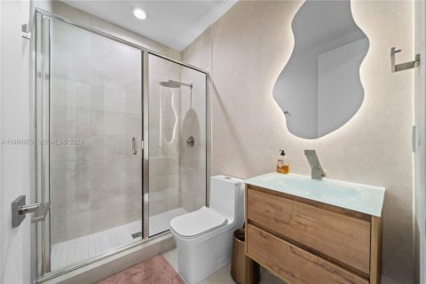 House in Doral, Florida 5 bedrooms, 336.68 sq.m. № 2044318 - photo 29