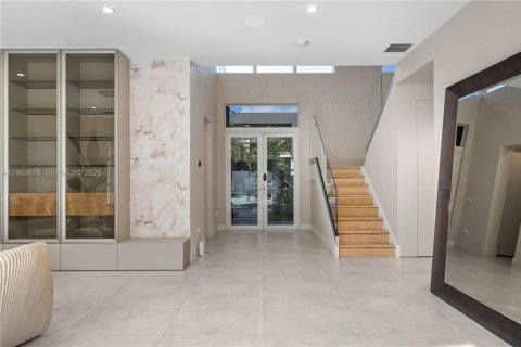 House in Doral, Florida 5 bedrooms, 336.68 sq.m. № 2044318 - photo 7