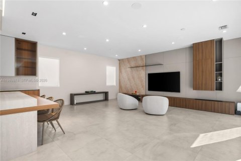 House in Doral, Florida 5 bedrooms, 336.68 sq.m. № 2044318 - photo 12