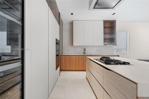 House in Doral, Florida 5 bedrooms, 336.68 sq.m. № 2044318 - photo 17