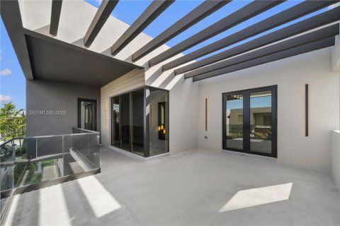 House in Doral, Florida 5 bedrooms, 336.68 sq.m. № 2044318 - photo 26