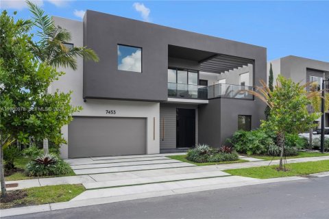 House in Doral, Florida 5 bedrooms, 336.68 sq.m. № 2044318 - photo 2