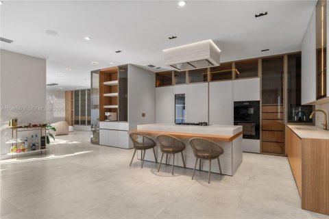 House in Doral, Florida 5 bedrooms, 336.68 sq.m. № 2044318 - photo 20
