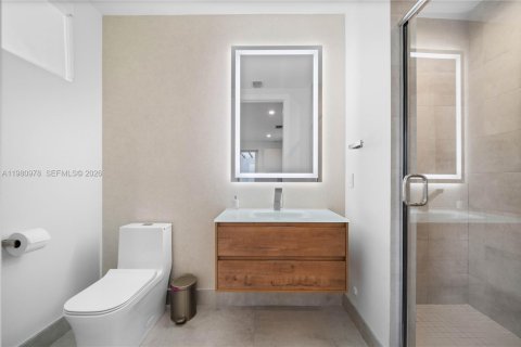 House in Doral, Florida 5 bedrooms, 336.68 sq.m. № 2044318 - photo 23