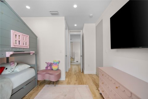 House in Doral, Florida 5 bedrooms, 336.68 sq.m. № 2044318 - photo 28