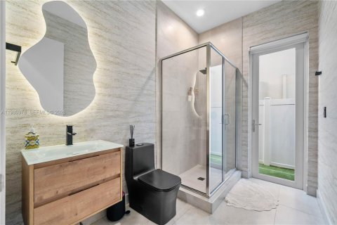 House in Doral, Florida 5 bedrooms, 336.68 sq.m. № 2044318 - photo 10