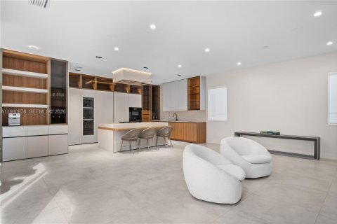 House in Doral, Florida 5 bedrooms, 336.68 sq.m. № 2044318 - photo 13