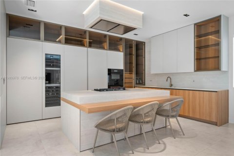 House in Doral, Florida 5 bedrooms, 336.68 sq.m. № 2044318 - photo 15