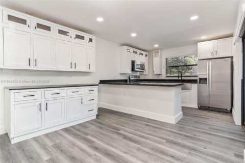 Villa ou maison à louer à Miami, Floride: 3 chambres, 135.82 m2 № 1957086 - photo 10