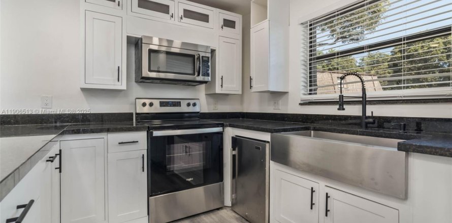 Villa ou maison à Miami, Floride 3 chambres, 135.82 m2 № 1957086