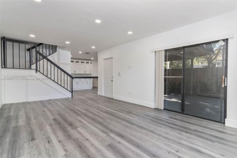 Villa ou maison à louer à Miami, Floride: 3 chambres, 135.82 m2 № 1957086 - photo 7