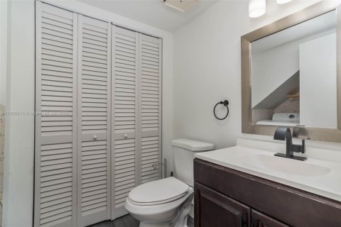 Villa ou maison à louer à Miami, Floride: 3 chambres, 135.82 m2 № 1957086 - photo 11