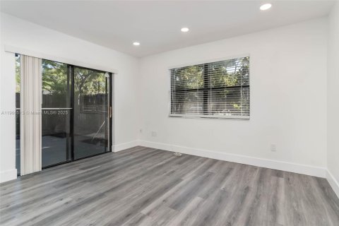 Villa ou maison à louer à Miami, Floride: 3 chambres, 135.82 m2 № 1957086 - photo 6