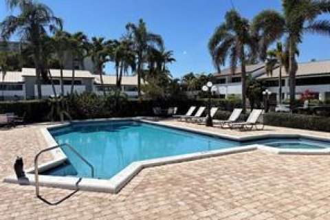 Condo in Oakland Park, Florida, 2 bedrooms № 2088391 - photo 3