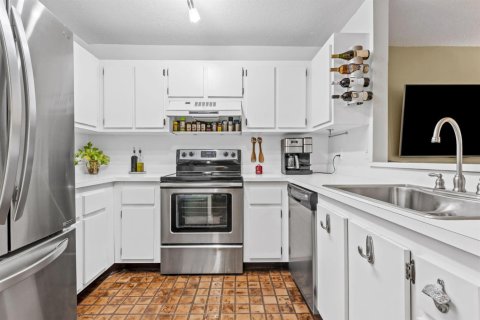 Condo in Oakland Park, Florida, 2 bedrooms № 2088391 - photo 7