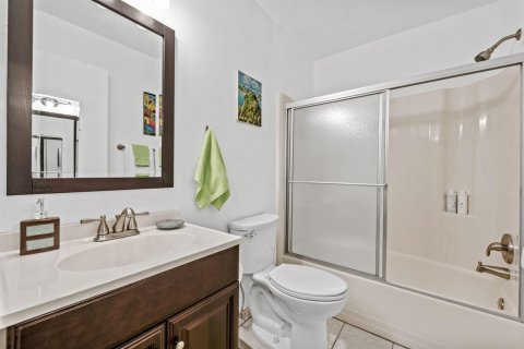 Condo in Oakland Park, Florida, 2 bedrooms № 2088391 - photo 15