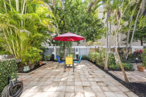 Condo in Oakland Park, Florida, 2 bedrooms № 2088391 - photo 18